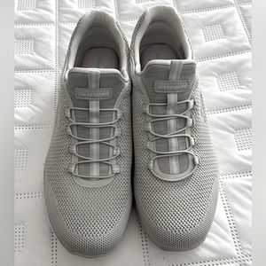 Sketchers memory foam slip on sneakers